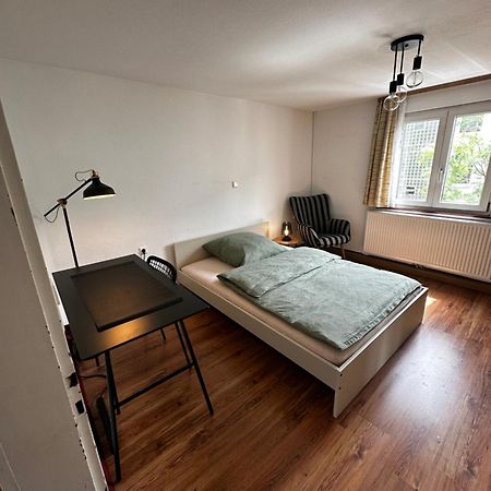 Einfaches Haus Mit Privatzimmern Und Gemeinschaftsraeumen Χαϊλμπρόν Εξωτερικό φωτογραφία