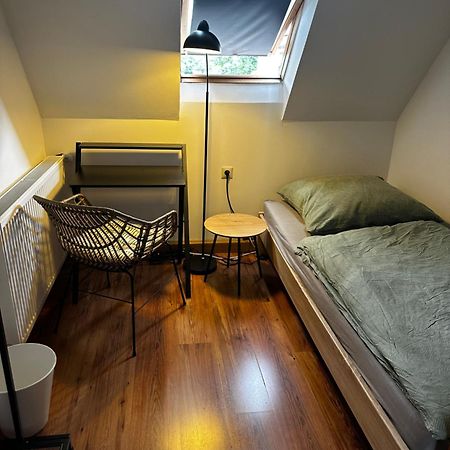 Einfaches Haus Mit Privatzimmern Und Gemeinschaftsraeumen Χαϊλμπρόν Εξωτερικό φωτογραφία