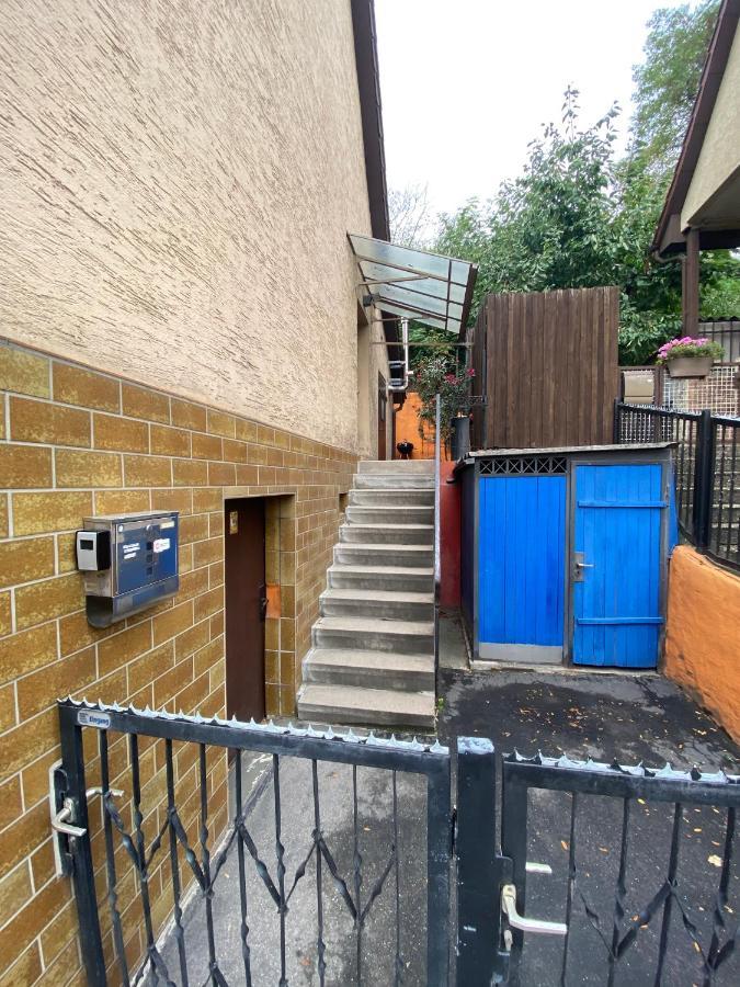 Einfaches Haus Mit Privatzimmern Und Gemeinschaftsraeumen Χαϊλμπρόν Εξωτερικό φωτογραφία