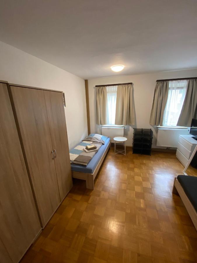 Einfaches Haus Mit Privatzimmern Und Gemeinschaftsraeumen Χαϊλμπρόν Εξωτερικό φωτογραφία