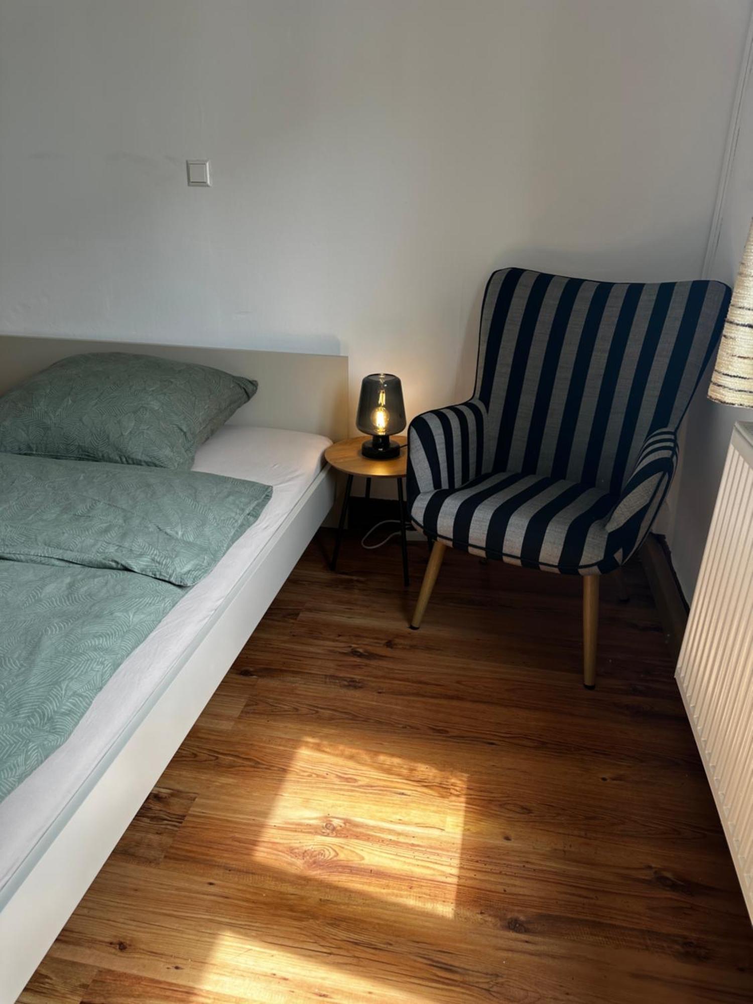 Einfaches Haus Mit Privatzimmern Und Gemeinschaftsraeumen Χαϊλμπρόν Εξωτερικό φωτογραφία